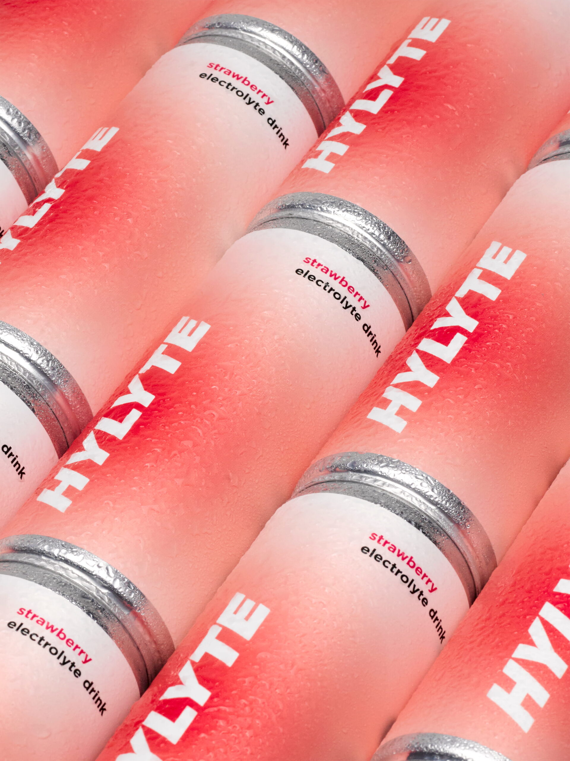 Herhalend patroon van roze HYLYTE-blikjes met aardbei elektrolytdrank